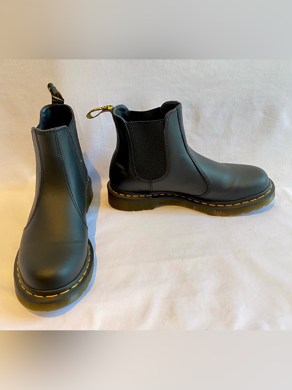 Dr. Martens 2976 Smooth Leather Black Chelsea Boots, size 9